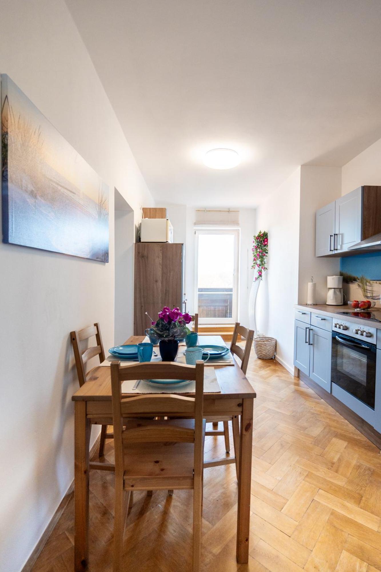 Doppelhaus- Villa Leipzig Schleussig , Moderner Altbau Apartment Dachetage Mit 2 Schlafzimmern Und Separatem Zusatzzimmer , Parkplatz - Balkon - Kamin - Eicheparkett - Arbeitsplatz Dış mekan fotoğraf