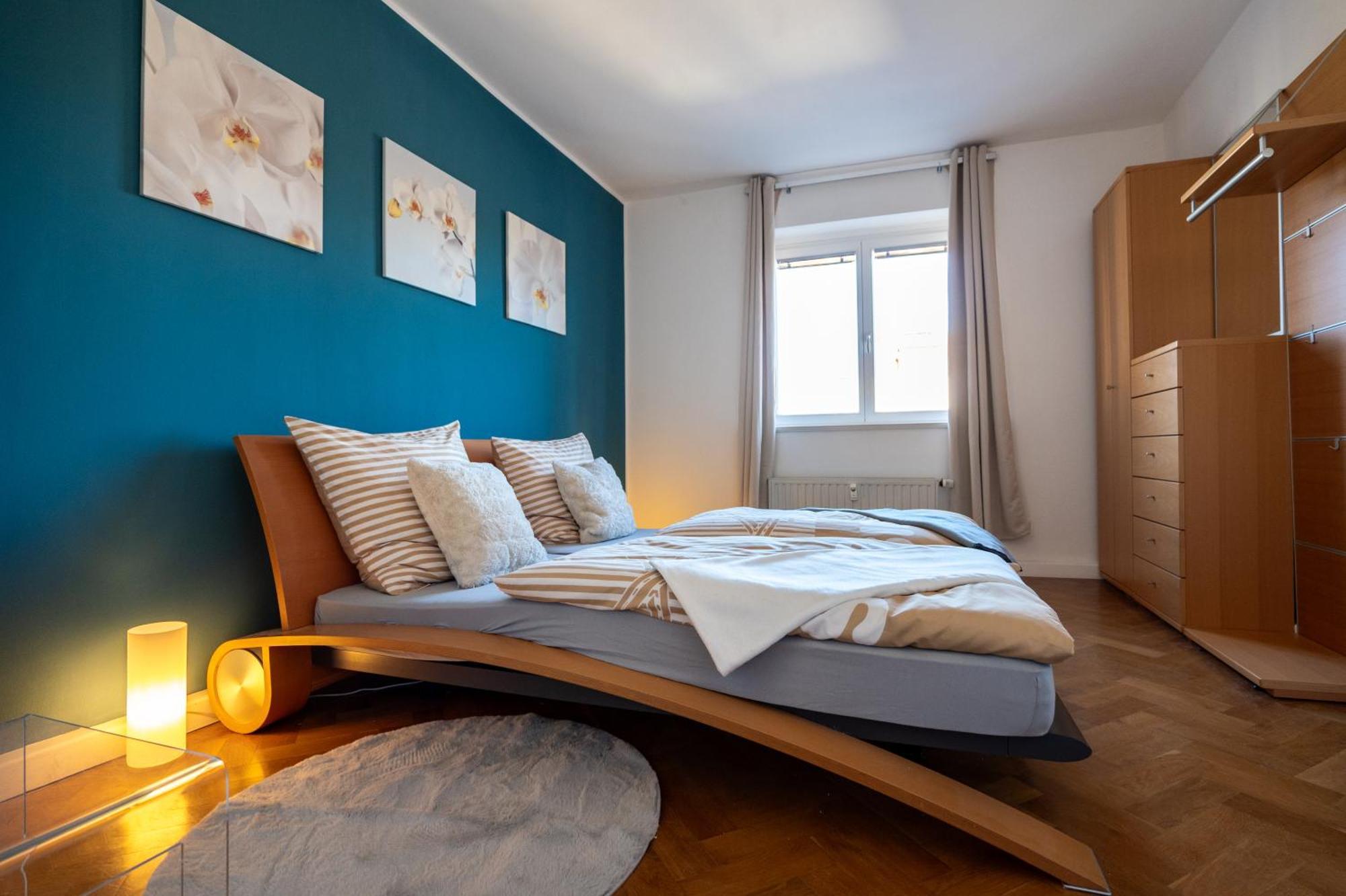 Doppelhaus- Villa Leipzig Schleussig , Moderner Altbau Apartment Dachetage Mit 2 Schlafzimmern Und Separatem Zusatzzimmer , Parkplatz - Balkon - Kamin - Eicheparkett - Arbeitsplatz Dış mekan fotoğraf
