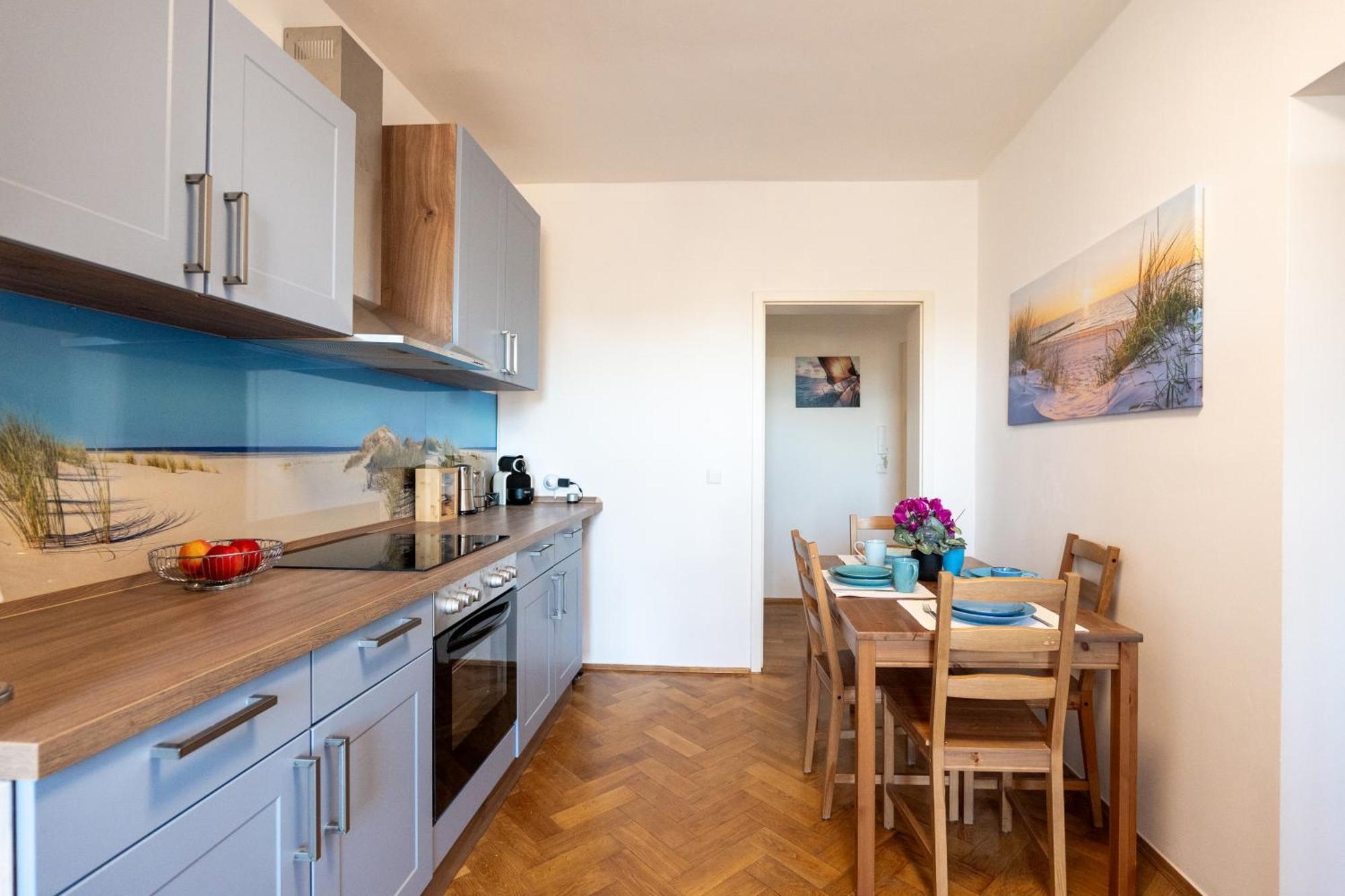 Doppelhaus- Villa Leipzig Schleussig , Moderner Altbau Apartment Dachetage Mit 2 Schlafzimmern Und Separatem Zusatzzimmer , Parkplatz - Balkon - Kamin - Eicheparkett - Arbeitsplatz Dış mekan fotoğraf
