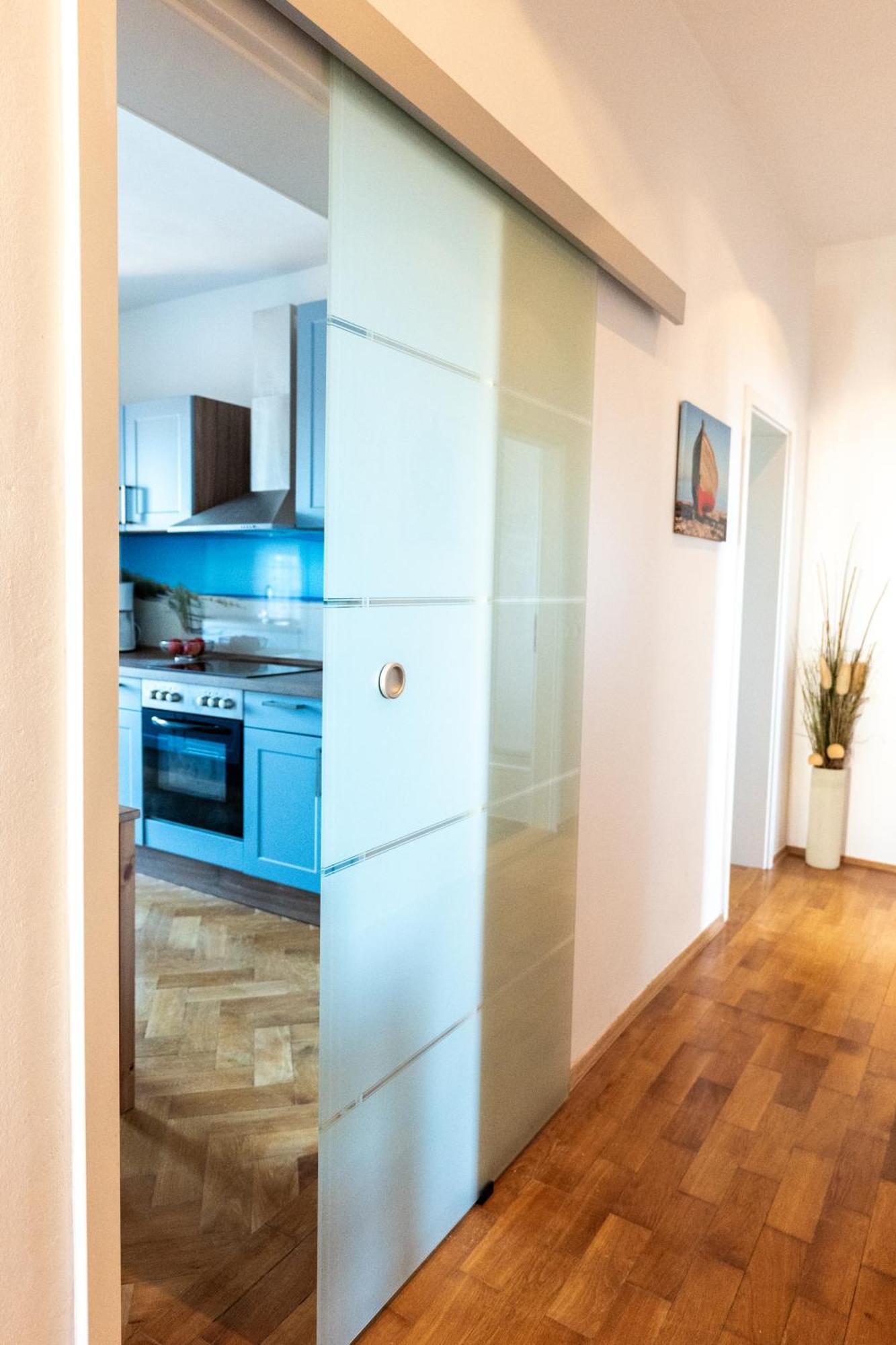 Doppelhaus- Villa Leipzig Schleussig , Moderner Altbau Apartment Dachetage Mit 2 Schlafzimmern Und Separatem Zusatzzimmer , Parkplatz - Balkon - Kamin - Eicheparkett - Arbeitsplatz Dış mekan fotoğraf