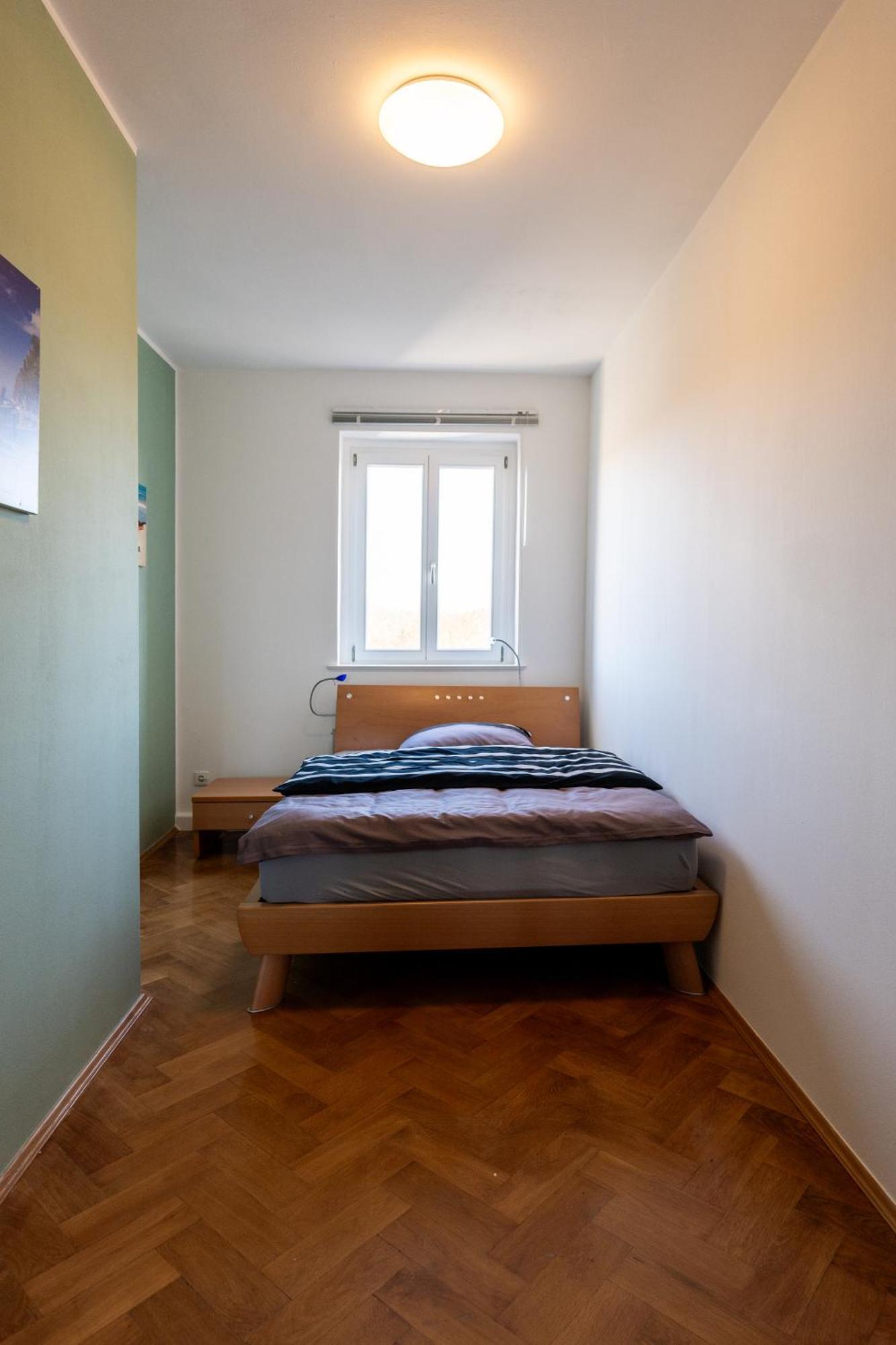 Doppelhaus- Villa Leipzig Schleussig , Moderner Altbau Apartment Dachetage Mit 2 Schlafzimmern Und Separatem Zusatzzimmer , Parkplatz - Balkon - Kamin - Eicheparkett - Arbeitsplatz Dış mekan fotoğraf
