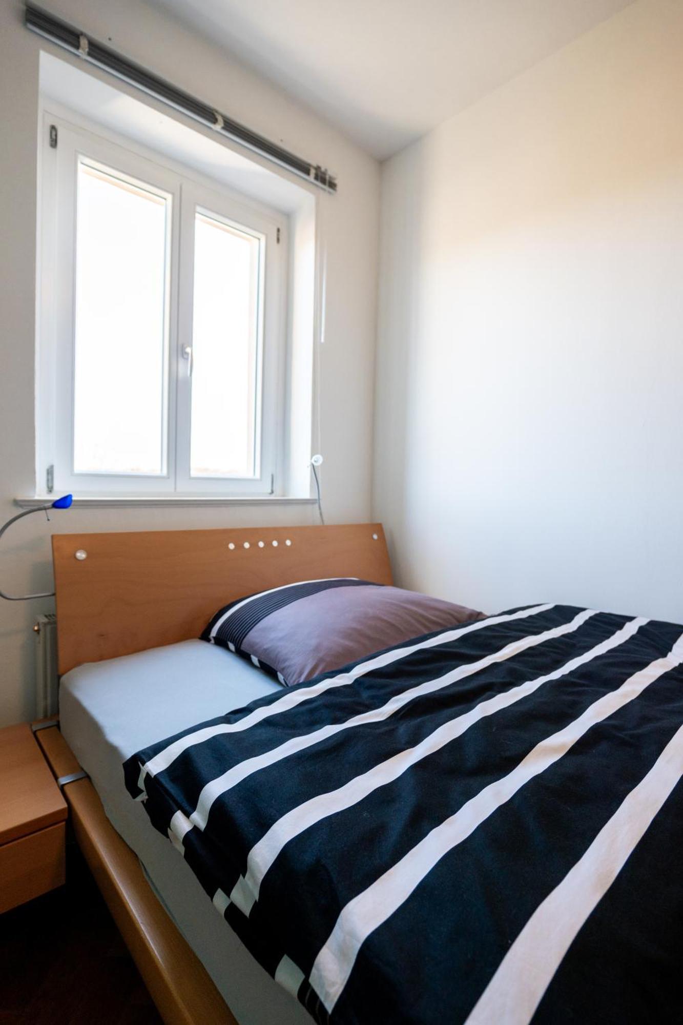 Doppelhaus- Villa Leipzig Schleussig , Moderner Altbau Apartment Dachetage Mit 2 Schlafzimmern Und Separatem Zusatzzimmer , Parkplatz - Balkon - Kamin - Eicheparkett - Arbeitsplatz Dış mekan fotoğraf